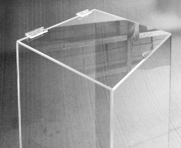 coperchio di apertura dispenser in plexiglass